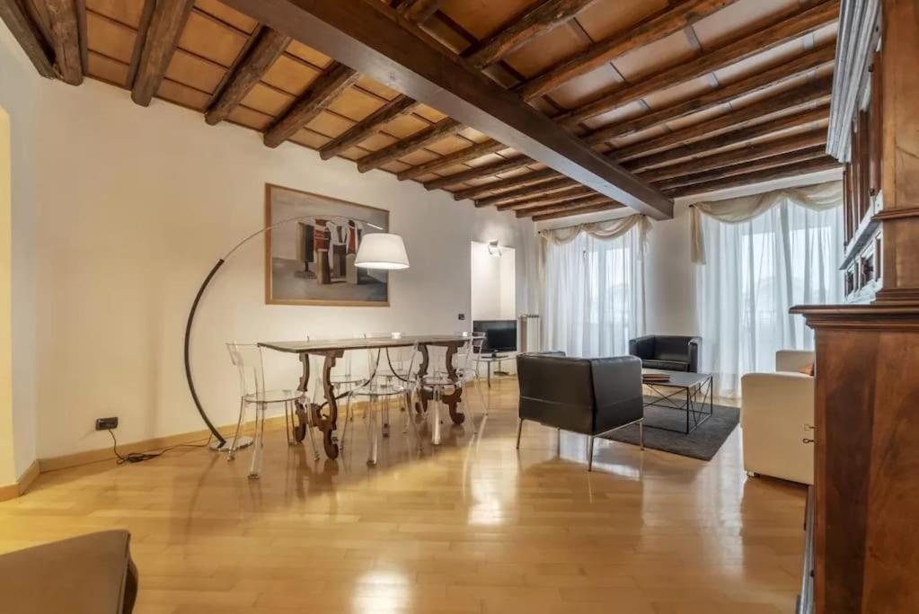 Live - Luxury Pantheon View